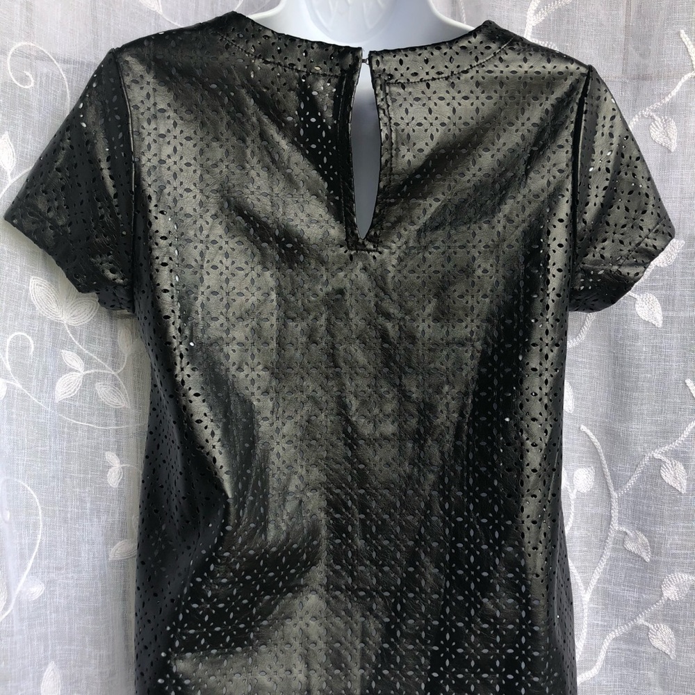 Banana Republic• Faux Leather Eyelet Black - Picture 6 of 7